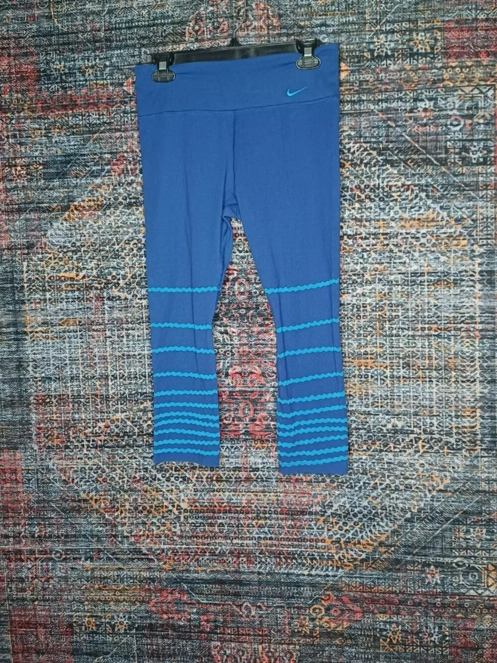 Nike womens 2tone blue striped Legend Burnout capri leggings M 725095 EUC